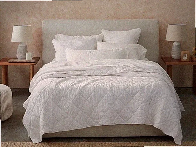 COYUCHI DIAMOND STITCHED ORGANIC COTTON FULL/ QUEEN COMFORTER ALPINE WHITE