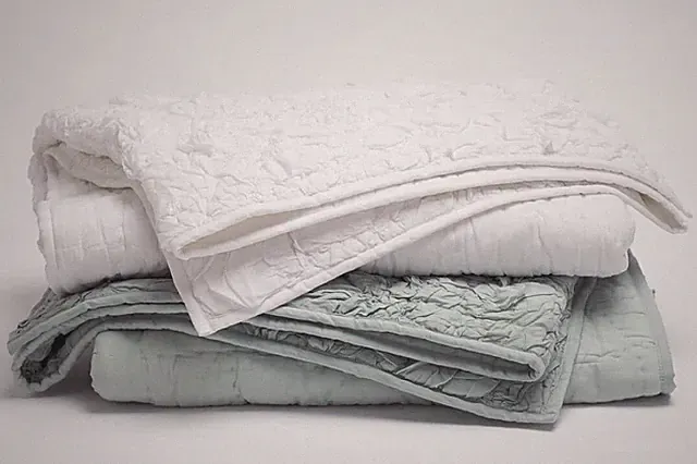 Coyuchi Mojave Organic Cotton Gathered Quilt Toddler Alpine White $268 Retail