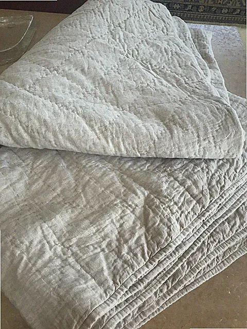 NWD $398 Coyuchi Pebbled Handstitched Organic Quilt King Linen Beige